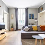 Cocoon, Iconic Design In Historic Center & Breakfast 萨尔扎纳