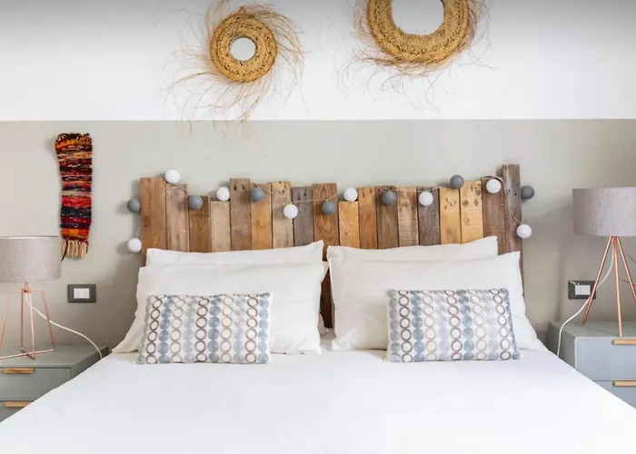 Cocoon, Iconic Design In Historic Center & Breakfast Sarzana