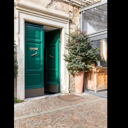 Apartment Cocoon, Atypical Flat In Historic Center & Breakfast Sarzana