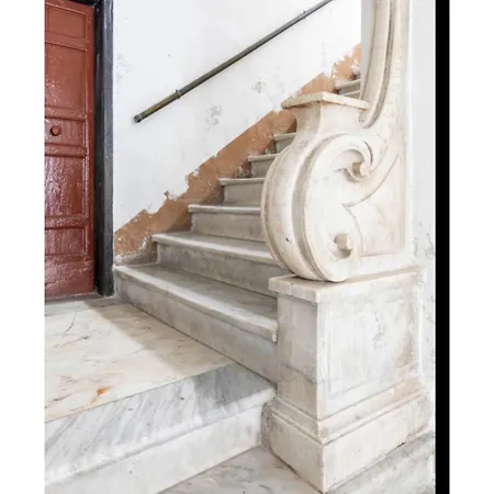 Cocoon, Iconic Design In Historic Center & Breakfast * Сарцана