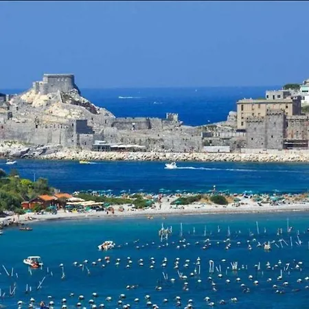 Apartment Cocoon, Atypical Flat In Historic Center & Breakfast Sarzana