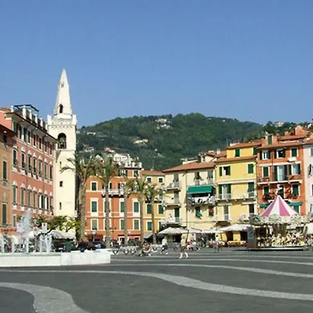 Apartment Cocoon, Atypical Flat In Historic Center & Breakfast Sarzana