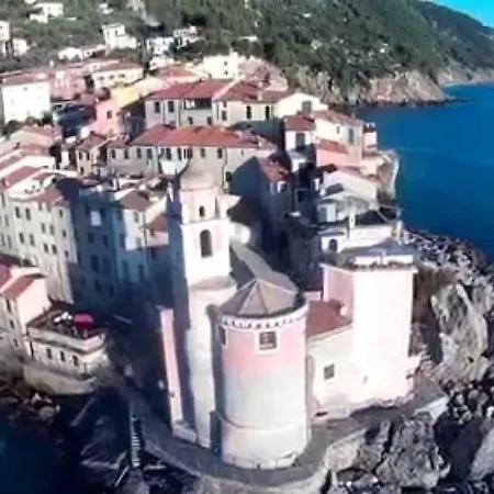 Апартаменты Cocoon, Iconic Design In Historic Center & Breakfast