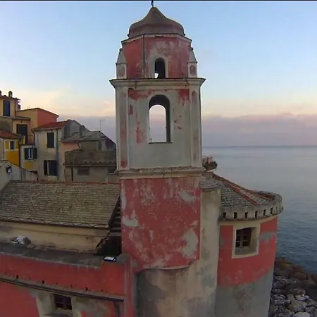 Апартаменты Cocoon, Iconic Design In Historic Center & Breakfast